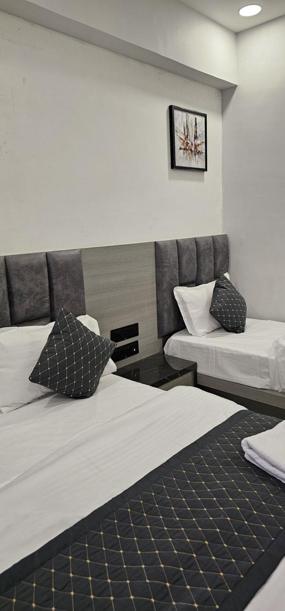 Hotel Allen Ахмедабад Екстериор снимка