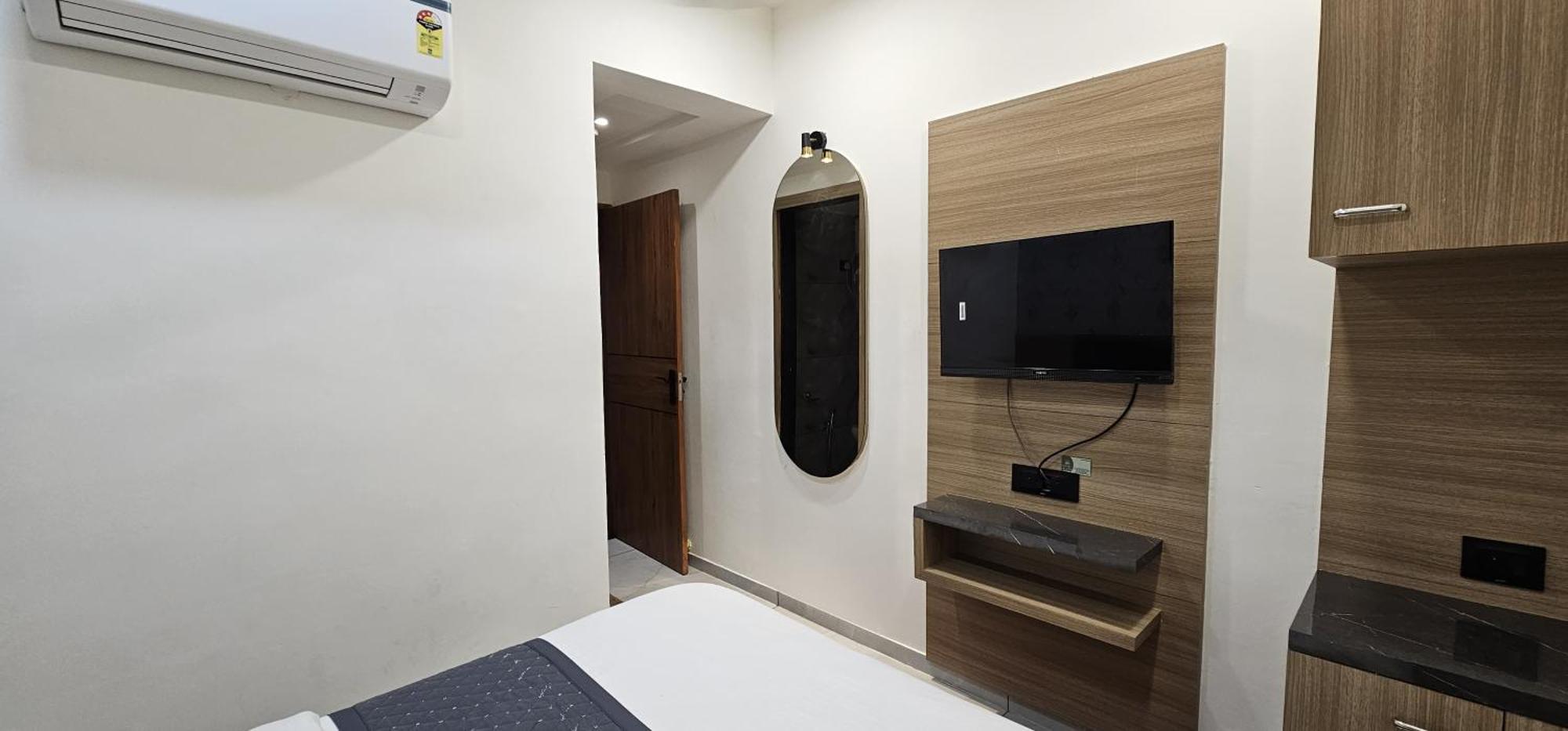 Hotel Allen Ахмедабад Екстериор снимка
