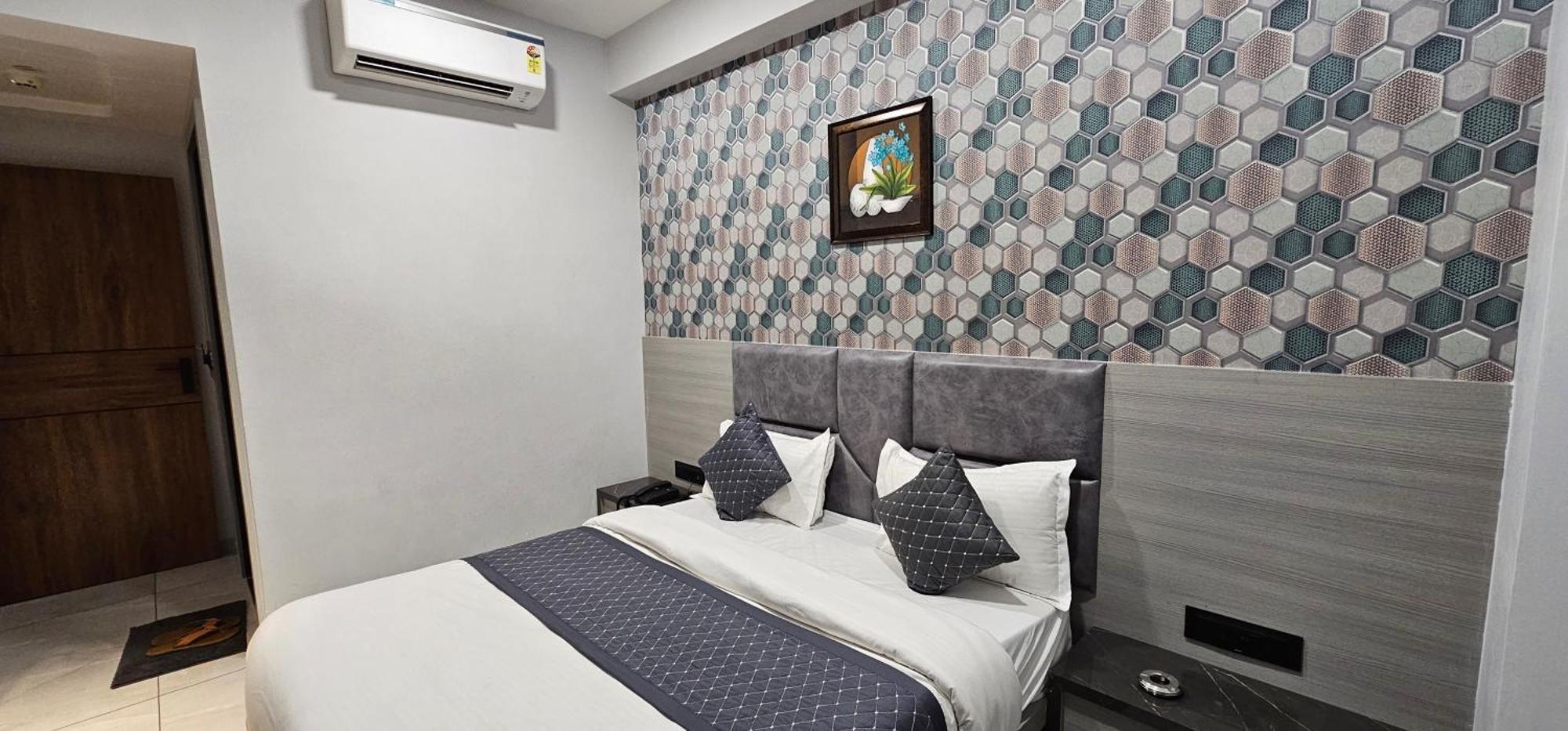 Hotel Allen Ахмедабад Екстериор снимка